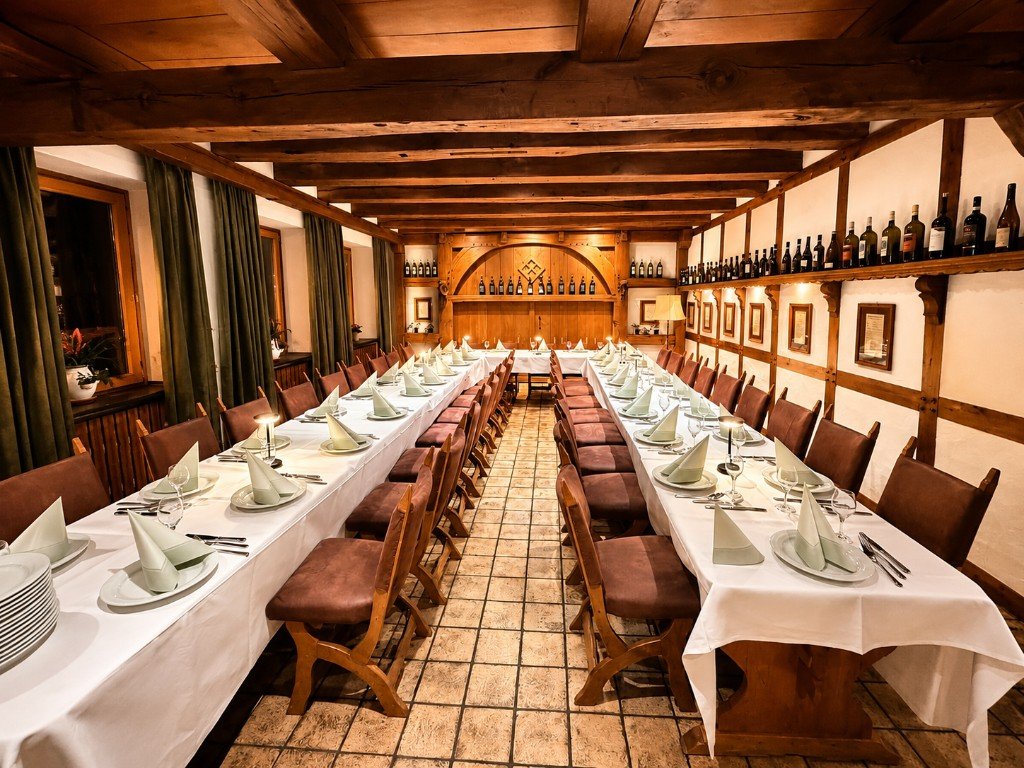 Saal der Friedenslinde, festlich gedeckt