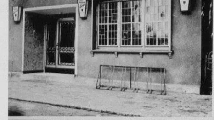 Historische Außenansicht der Friedenslinde